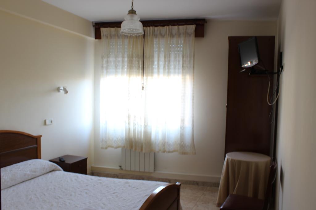 ホテル O Cruceiro ポンテデウメ 部屋 写真